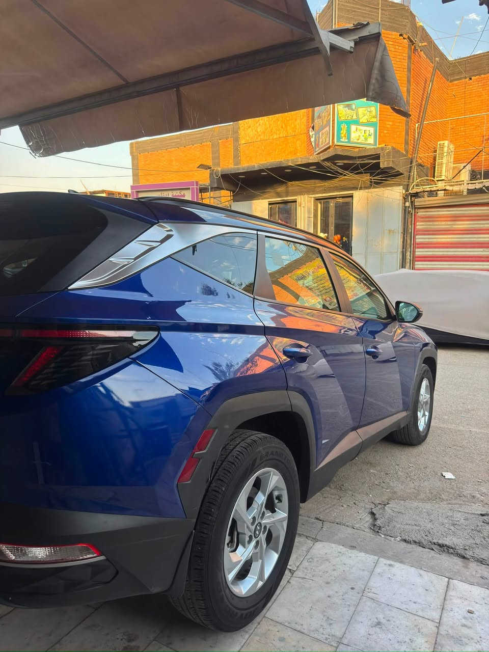 🚘 هيونداي توسان SEL HTRAC AWD موديل 2023 🇺🇸
✨ كلين تايتل (Clean Title)
📄 تقرير المزاد: مياه أمطار واصلة للدوسة فقط.
✅ السيارة دخلت العراق وتم استخدامها بشكل طبيعي.
✅ الموجود حالياً فقط رصعات وشخوط استخدام داخل العراق.

⚙️ المواصفات:
🔹 الممشى 60000km
🔹 فئة SEL HTRAC AWD
🔹 محرك 2.5 لتر (4 سلندر)
🔹 قير أوتوماتيك 8 سرعات
🔹 دفع رباعي ذكي HTRAC (AWD)
🔹 تشغيل بصمة عن بعد+ فتح الأبواب باللمس
🔹 كرسي السائق كهربائي
🔹 باب خلفي كهربائي
🔹 شحن لاسلكي
🔹 تدفئة للمقاعد الأمامية
🔹 مقاعد قماش وكالة
🔹 شاشة وسطية
🔹 Apple CarPlay & Android Auto
🔹 كاميرا خلفية
🔹 مثبت سرعة
🔹 Auto Hold
🔹 Auto Stop & Go
🔹 أوضاع القيادة: Normal | Smart | Sport | Snow
🔹 رادار مانع التصادم الأمامي
🔹 رادار مانع التصادم الخلفي
🔹 نظام المحافظة على المسار (Lane Keep Assist)
🔹 نظام تتبع المسار (Lane Following Assist)
🔹 قيادة شبه ذاتية (Highway Driving Assist)
🔹 تنبيه النقطة العمياء
🔹 تنبيه حركة المرور الخلفية
🔹 نظام الثبات الإلكتروني (ESC)
🔹 مانع انزلاق (Traction Control)
🔹 حساسات ضغط الإطارات (TPMS)
🔹 جنوط ألمنيوم
🔹 تكييف أوتوماتيك

📄 رقم الشاصي (VIN):
5NMJBCAE7PH232888

📍الموقع بغداد شارع فلسطين
📩 للاستفسار التواصل على الواتساب ***********
