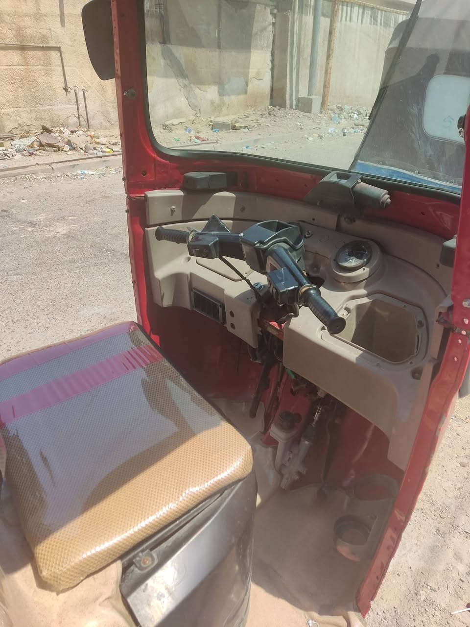 سلام عليكم تكتك موديل ١٨شهر ١١ للبيع تكتك مابيه نقص معمره عام مصبوغه تكتك اوراق اصوليه مال مصطفى مجفته بوشه وبستم جديده تكتك احله من الصور نصبته حلوه السعر 3و200 وبيه مجال بصيط ***********
