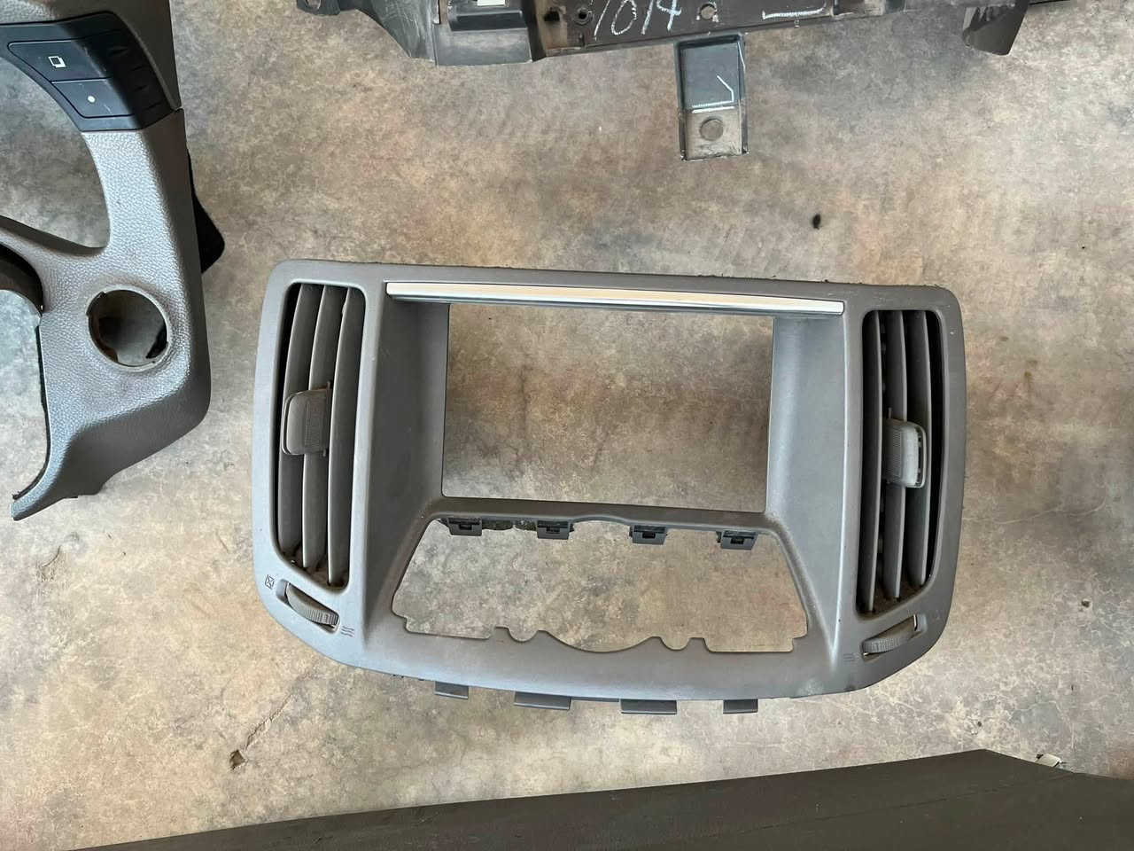 السلام عليكم شبابنا الطيبة

متوفر غراض غرفة انفنتي G37 G35 نظافة 100%
دشبول رصاصي نظافة 100%
دكتات تبريد دشبول كاملة
أطار عينة او عدادات السرعة
دركة مع كبسول وتحكمات كاملة 
جكمجة كاملة 
بطاين بوب كاملة نظافة 90%
حصان كامل

العنوان 📍: بغداد 
التواصل ☎️ : *********** ومتوفر واتساب
