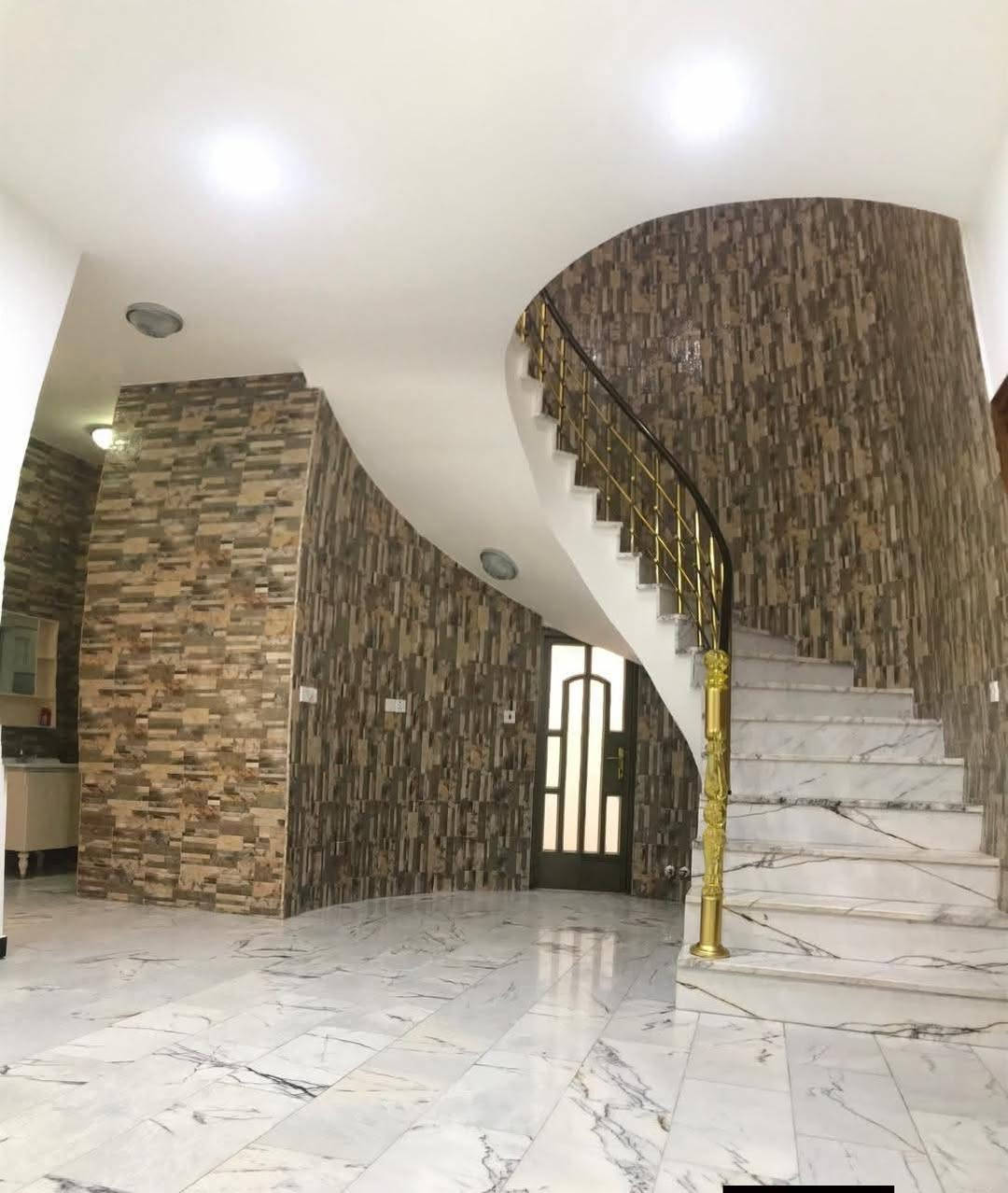 بالجامعه • ٢٠٠م • ٥غرف