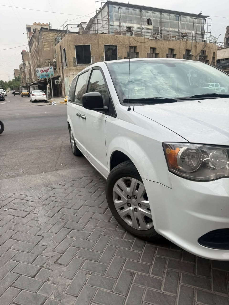 السلام عليكم دوج كرفان ٧ راكب ٣ قطع تبريد مكينه ٣٦٠٠ برغي ممفتوح بيها موديل ٢٠١٩ ماشيه ٧٠ الف بيها جاملغين ونص باب بدون دواخل للبيع فقط السعر ١٦٥ وبي مجال مكاني الاعضميه ***********@إشارة
