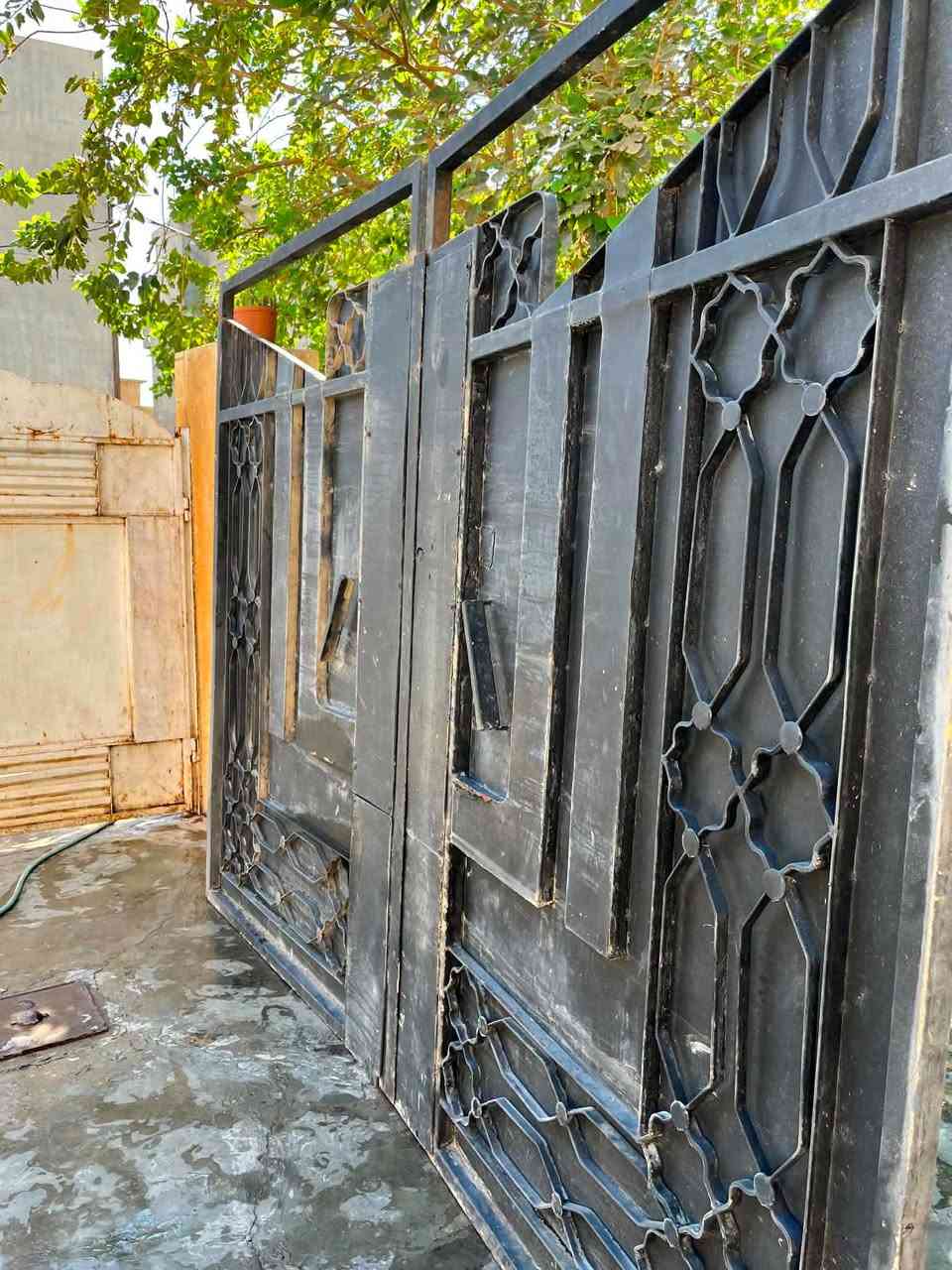 باب حوش نضيف مابيه عيب طول 3 متر ارتفاع 2 متر سعر 130 وبيه مجال كركوك حي النصر
