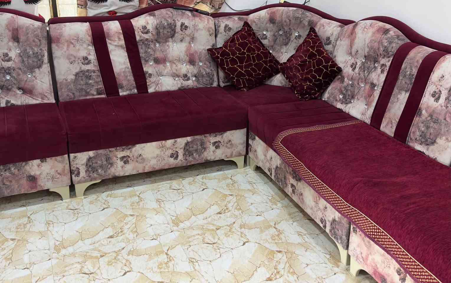 سلام عليكم ، طخم تركي للبيع 
نظيف مامتعوب ولا بيه كسر والصور تبين 
اربع قطع كبار وزاوية ووحدة مفرده 
مكاني موصل الايسر 
تواصل عالرقم ***********
