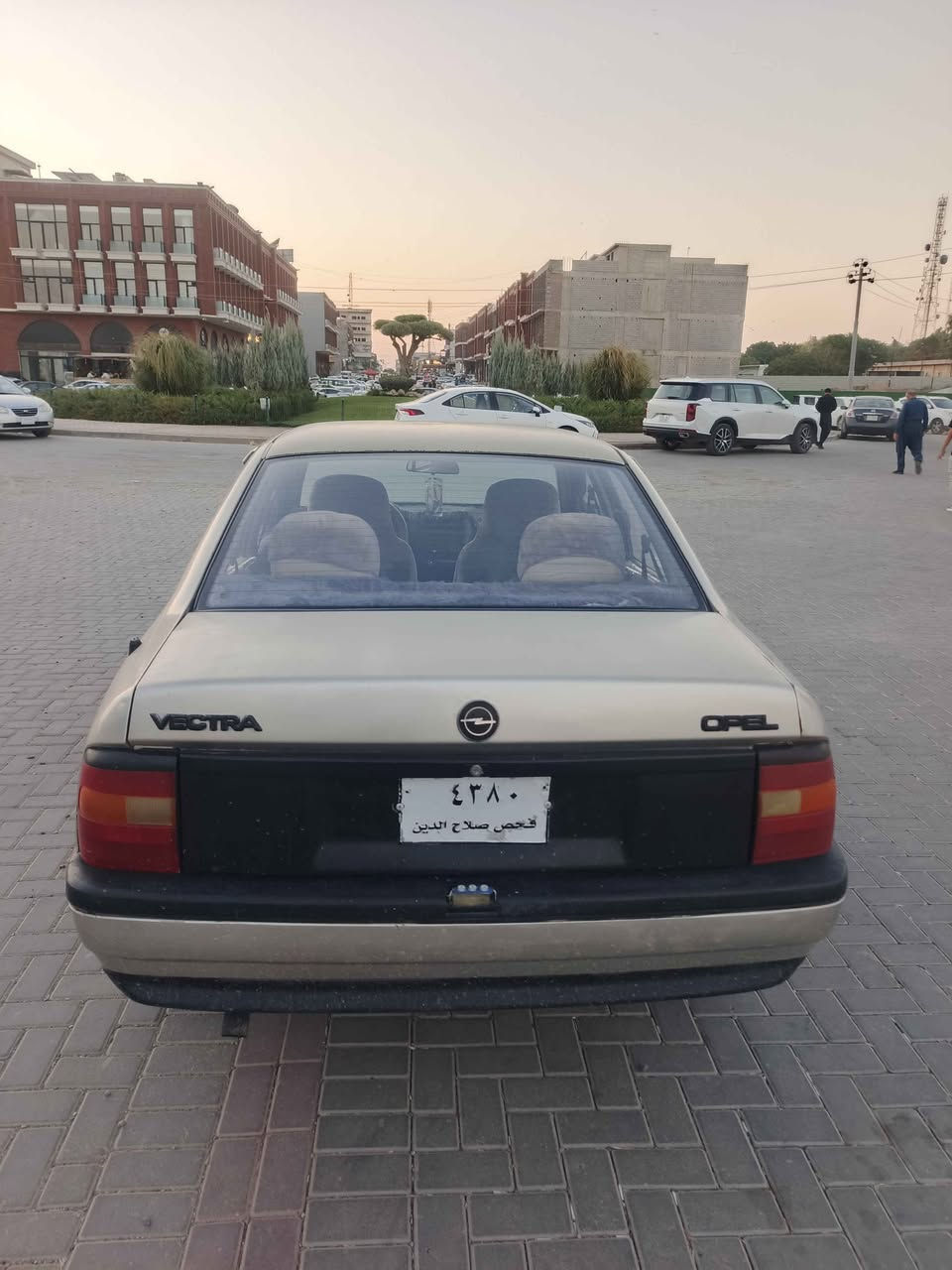 اوبل فيكترا..
موديل 1990

سه نه ويو حاسيبه به شه رت.. 

مه كينه ي 18گير عادي

گيرؤ مه كينه ي به شه رت 100فيته ر..

جوارتايه ي لوكي له ژيره

بيشو دواي كه بس ضه ربه ي نيه
سه ياره كه به جواني ماوه ته وه

سه كنو لايت و به ك لايت به شه رت

ايشاره ت و گلوبي ناو شاشه به شه رت ايشه كا..

گه رموو ماسيحه ي ايش اكات
كاره باي و هه موو شتيكي مه زبو طه..

به رگه كوشني تازه يه گاعي تازه..

غيساو رزيؤؤي نيه....

كاره باي به شه رت..
سعر 21 $

شؤين كلار

*********** Santa Clara, CA
