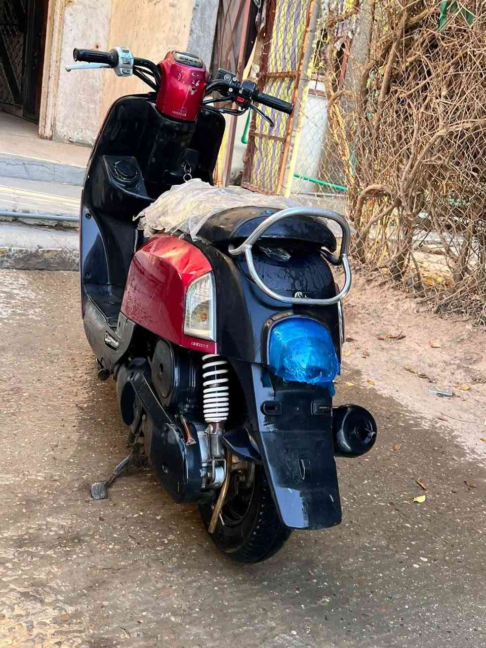 بوليس بلاديه ما مفتوح برغي بل مكينه نوزل كفرات بلادي بس الكفر امامي مكسور شويه سعر٥٠٠ مابيها اي نقص كلها كامله مكاني المحموديه***********
