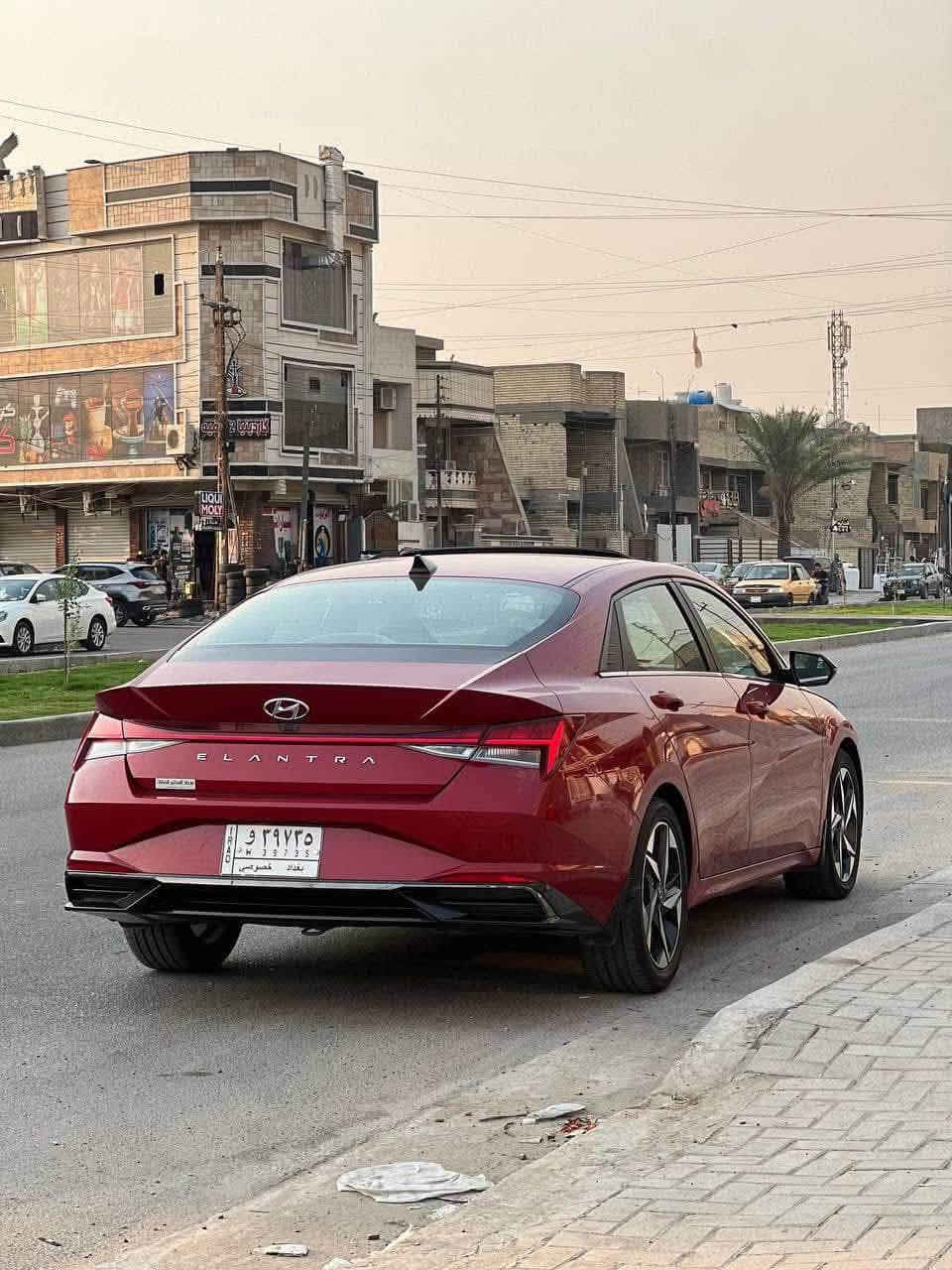 النترا موديل ٢٠٢١  رقم بغداد … دم الغزال 
حادث السياره بارد بلباب الخلفي و شوي من الجاملغ 

السياره ليبل واحد 
كشن كهرباء تدفئه
فتحه
٣ تحكمات قياده 
محرك ٢٠٠٠ دوش 
ماشيه ٨٠ كيلو 
سايد بريك بصمه
تحكمات ستيرن
تشغيل عن بعد 
مكان بغداد ***********

نص مكتوب في الصور:
- ستيكر ملصق مو ضربه
- BidCars