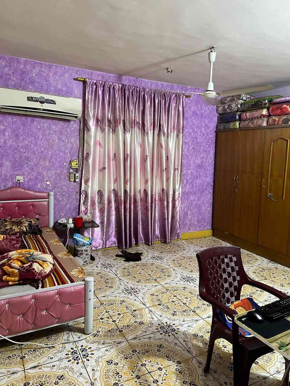 السلام عليكم مشتمل للبيع حي الحوراء شارع ابو الفضل ثاني فرع قريب كلش على الشارع السايدين 
متكون من غرفه نوم عدد ٢ 
صاله
استقبال 
مطبخ 
السعر ٨٥ مع المجال 
للاتصال ***********
