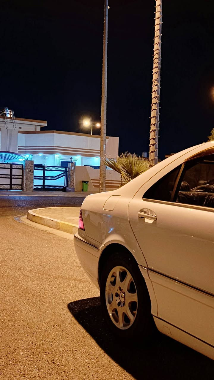 السلام عليكم مرسيدس غواصه S500 موديل 2002  رقم بصره بأسمي
السياره بدون صبغ ولا ضربه بلاديه بلادي  مكينه كير حداديه  كهربائيات وارد يابان 

التفاصيل

تحكم ستيرن جهتين
كشنات جلد كهرباء مع ذاكرة خزن ميموري 3 وضعيات

هيترات بالكشنات

نظام لايتات امامي زنون 
صندوق خلفي بصمه
سلايد رؤف 

برده خلفيه كهرباء

زراكات لايت شغالة

ستيرن كهربائي جميع اتجاهات  وخزن 
سي دي جنجر ٦ اقراص

جوبلسات تصعد وتنزل حسب الرغبه

نظام سياقه سبورت+عادي + اوتو 
 انارة ترحيب 
 وتحكم سياقه في الامطار
تحكمات ستيرن
تخم تاير جديد قبل شهر شديته ويل حجم 16مال الشركه

ملاحظه /
رجاء اخوي الي ما يعجبه السعر لا يعلق ولا تقارنها بالمضروبه والمصبوغه
 السياره رقم بصره واصوليه
مكان السياره البصره 
كاعيات شركه بلاديه 

السعر 130 وبيها مجال 

للاستفسار  ***********
