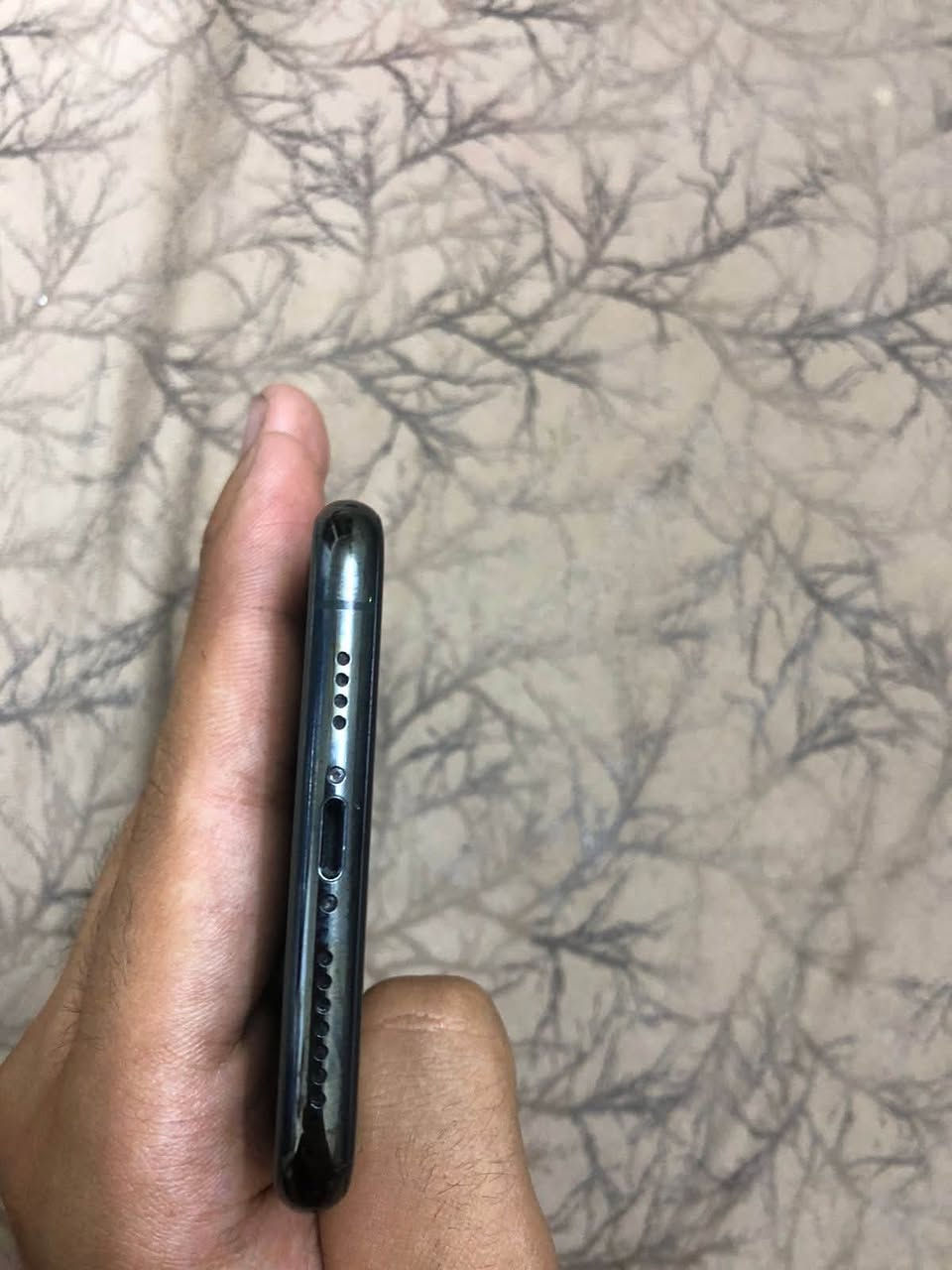 آيفون 11 برو ماكس ذاكره 256 بطاريه مبدل وبصمه الوجه متوقفه بس السعر 270 وبي مجال حك جيه مكاني بغداد المعالف شارع مضخه اتصال ***********
