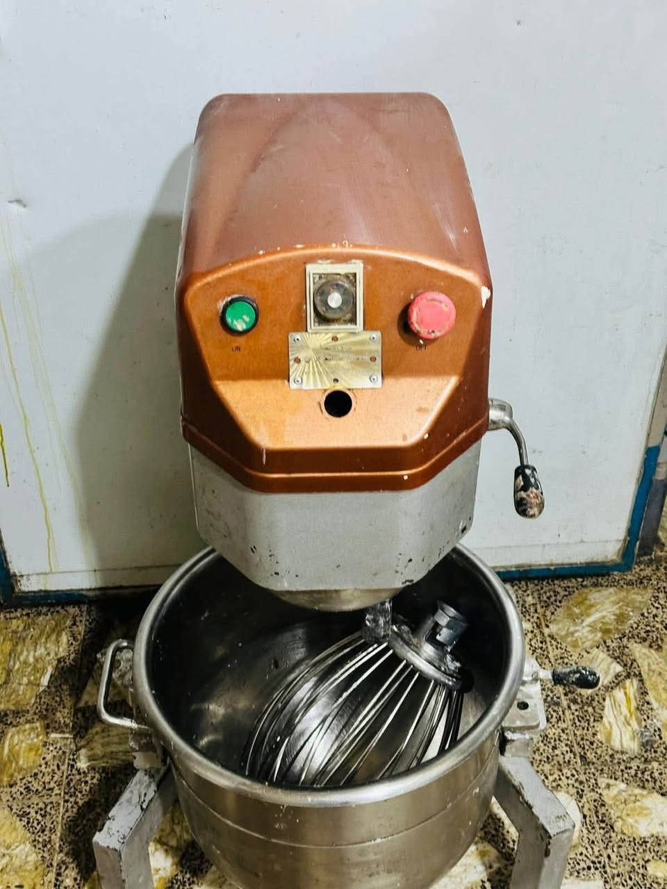 سلام عليكم عندي غراض للبيع خلاط 40لتر تركي وبراد ستيل تجميد  مبراشه نستله  كاصوصه بقلاوة العدد 3وحدة مدورة و2مربعات العنوان بغداد ***********
