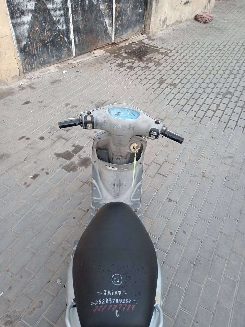 ماكس قجمه دراجه كلها علبلاد ماناقصها شي كلها شغاله مكينه بلاديه فول نعومه مشي وشلعه كفرات كله ختم واحد ويه المكينه السعر 700 عنواني بصره رقمي ***********
