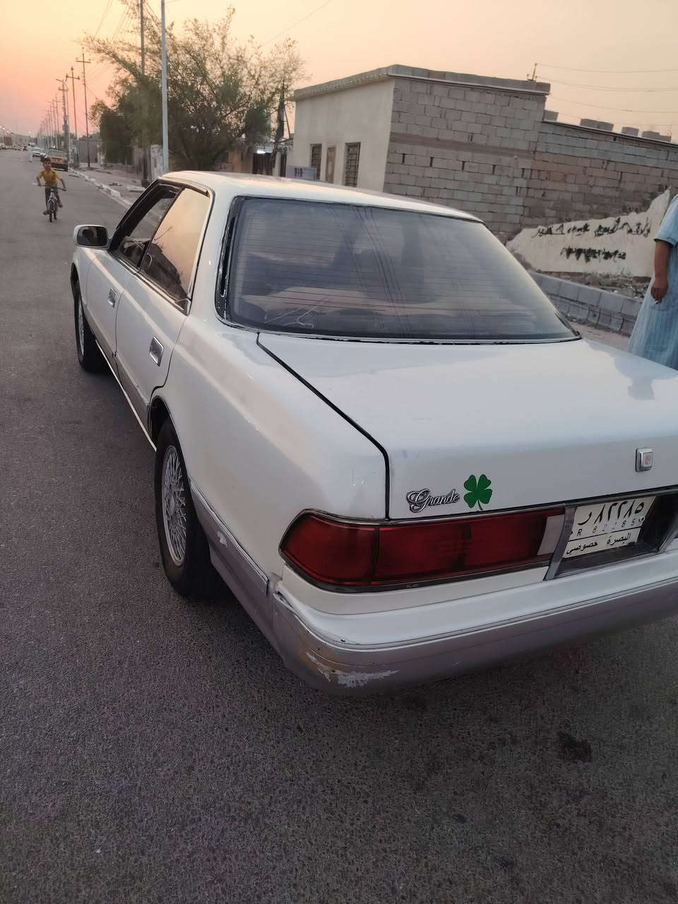 على بركة الله سيارة مارك عضم  للبيع موديل 1991 سيارة مكفوله كص ونغل السيارة جاهزة راعيها بل بصره ويريد تحويل عوزها گير  بيها تأخيره بل نمر ابيعك گير گايم وحلوه السيارة مابيها اخياس احله من الصوره السعر 33 وبيها مجال قليل الرقم ***********
