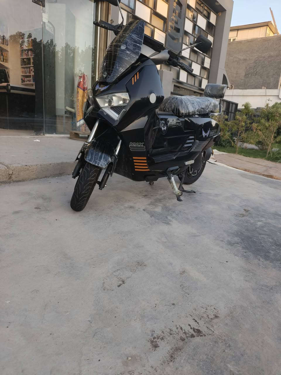 دراجه  ليو  تي ماكس  فول  مواصفات  جبيره حجم ملف  2500سرعتها ١٢٠بطاريه ليثيوم 30امبير 82فولت دراجه   لوك كامل نكمله  نضيفه  نضافتها ٩٥بلميه  سعر مليون مجالها  حك جيه مكاني العلاوي *********** الي  يؤسد يتصل  او واتساب
