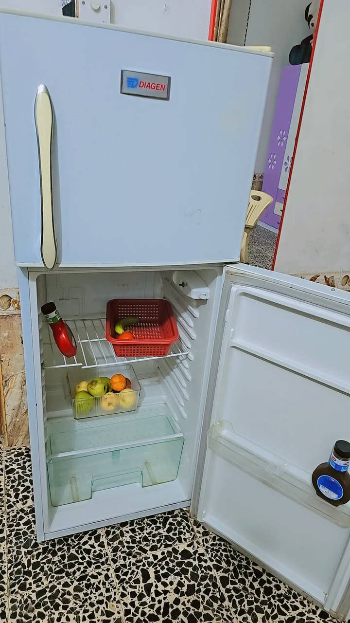 ثلاجه نوع تركي حجم وسط ١٠قدم مال غرفه او مكتب تشتغل ونضيفه كلش مستعمله قليل جدا العنوان بالعباسيه ويوجد توصيل للإستفسار الاتصال 
***********
