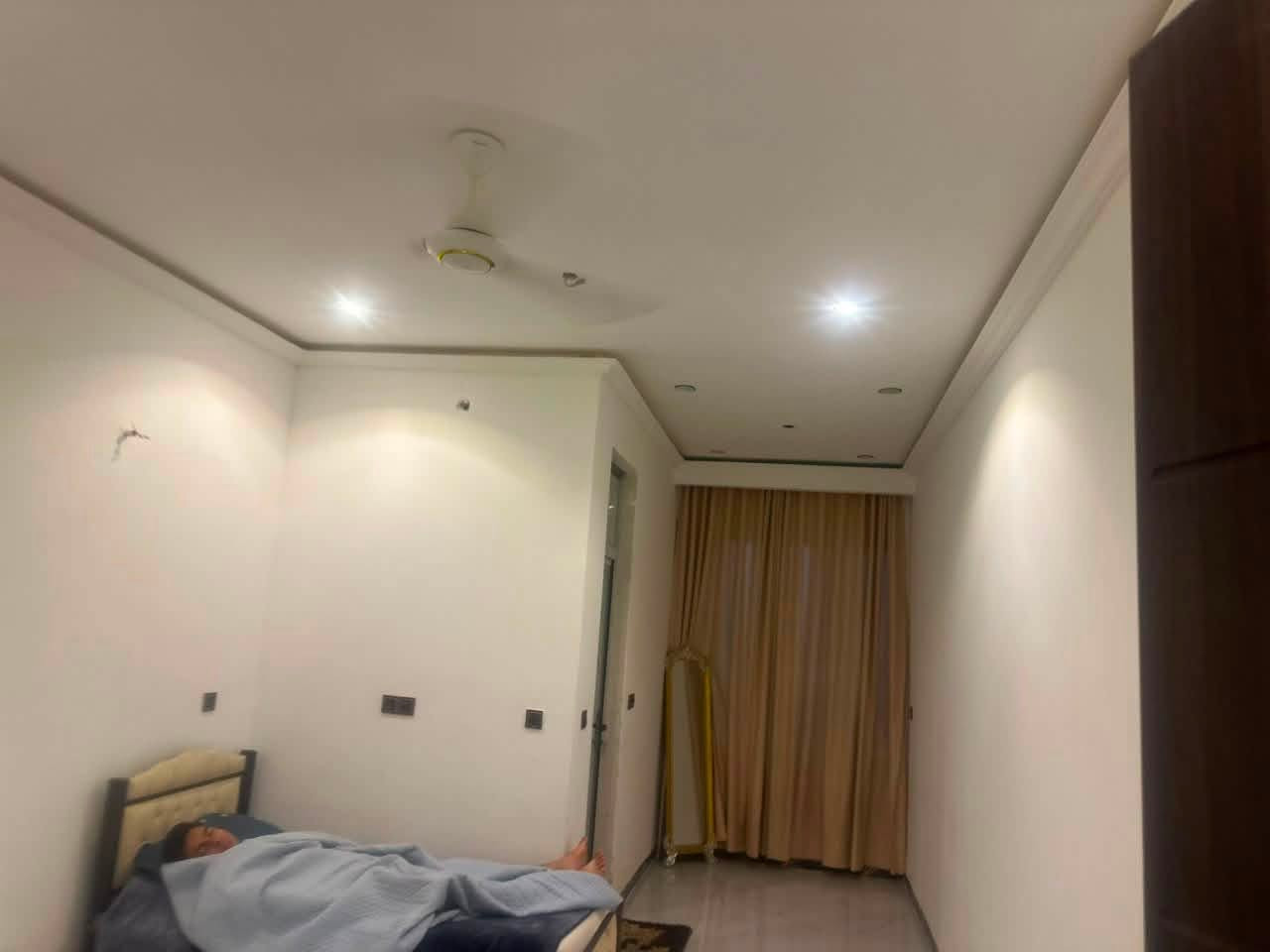 🏠 للبيع — منزل مميز
📍 الموقع: البنوك / الشارع المقابل مستشفى البنوك
🏗️ سنة البناء: 2026
🛏️ 3 غرف نوم
📐 المساحة: 240 م²
📏 الواجهة: 8 م
📏 النزال: 30 م

📞 للاستفسار والحجز
المحامي برع المحمداوي
‭***********‬
مهدي انور المحمداوي
***********
🏢 مكتب السند للعقار والاستشارات القانونية
