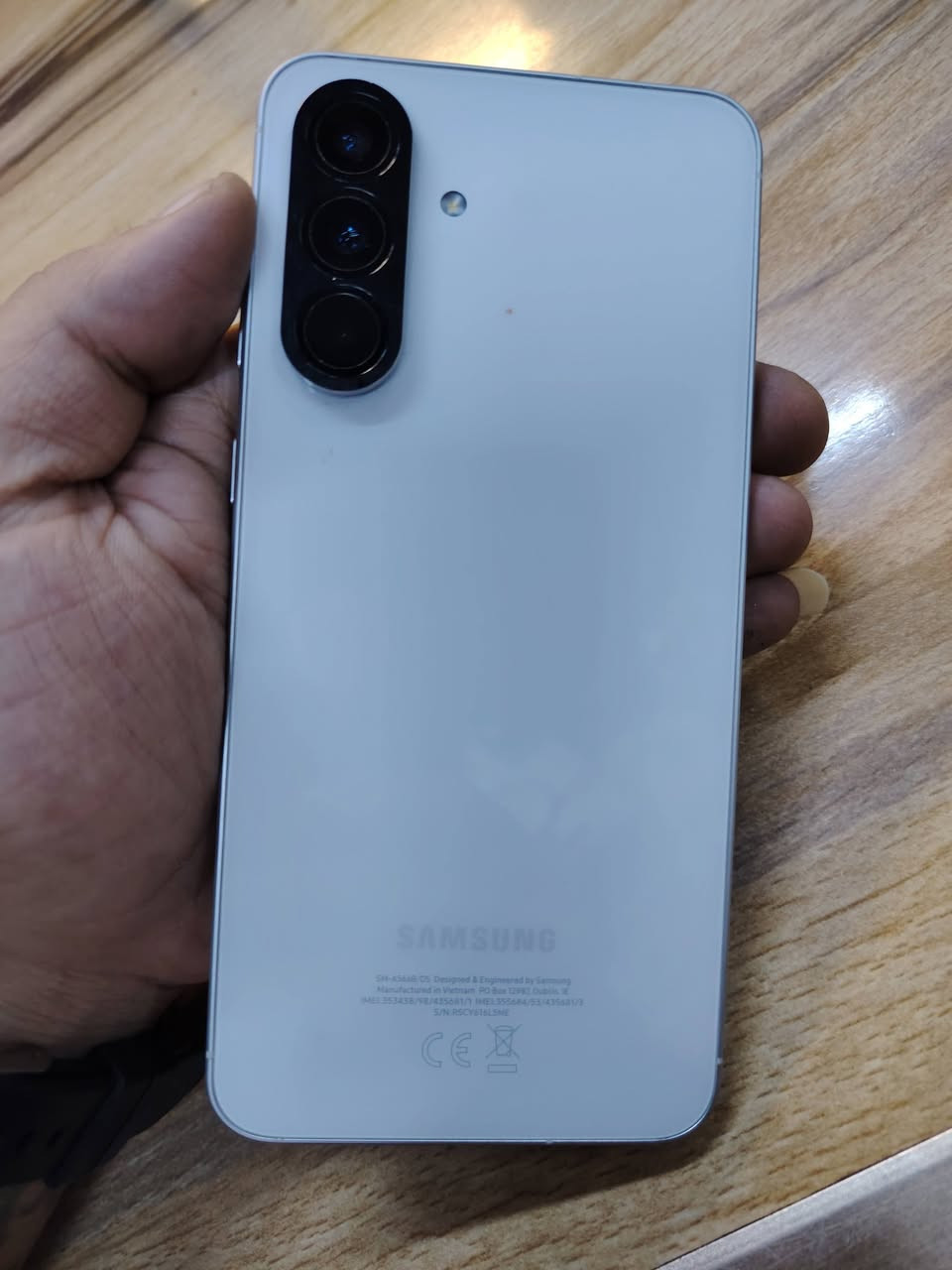 Samsung Galaxy A56
مكلف بنشر التواصل واتساب 751 291 2196

نص مكتوب في الصور:
- العناية بالجهاز رائع! لقد تم تحديث تقرير العناية الخاص بك. تعرف على ما فعلته خدمة العناية بالجهـاز للحفاظ على هاتفك بحالة جيدة. البطارية ٨٨% بقي ١٤ س ٢٨ د مكان التخزين ٥١% مُستخدَم ١٣٠,٧ جيجابايت | ٢٥٦ جيجابايت الذاكرة ٥٠% مُستخدَم ٤ جيجابايت | ٨ جيجابايت حماية التطبيق غير مفعل الأداء التحسين التلقائي