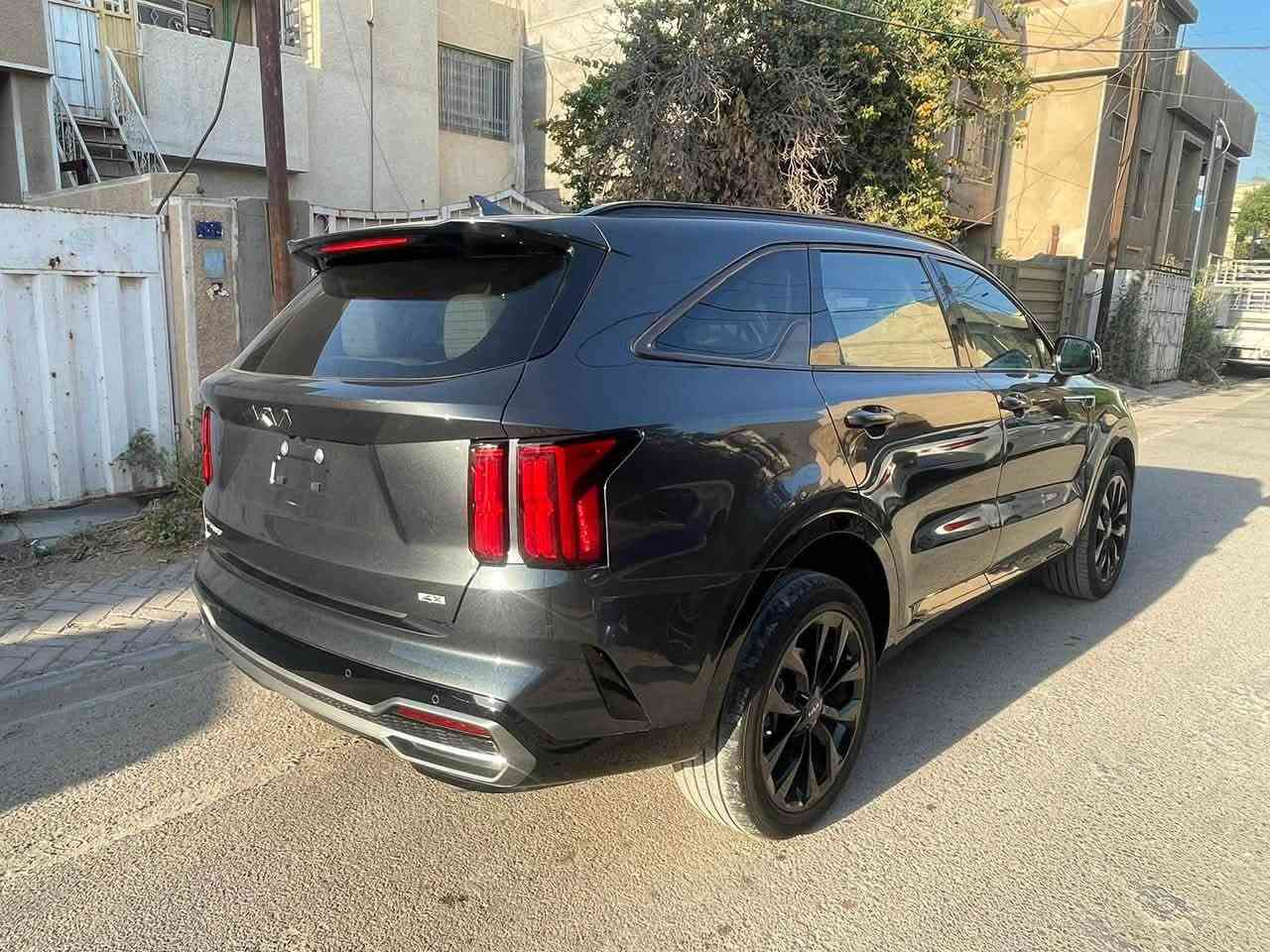 السلام عليكم 
كيا سورنتو وارد امريكي بيه طخه خفيفه بالجاملغ الأمامي وراجع علئ البارد وبدون قطرة صبغ 
موديل 2023

والباقي كفاله عامه علئ وضع الشركه وين ميعجبك افحص
مواصفات SX   معروفه فول مواصفات بانروما
 مكينه 2.5 تيربو   كير ٨ سرعات دبل كلج طيران
داخل جلد أبيض ملكي 
قياده ذاتيه 
تحديد مسار 
رادار امامي 
حساس جانبي
اشاره بالمرايا
مرئات جانبيه شفط
اوتو بارك 
اوتو ستوب 
تشغيل عن بعد 
ترحيب عند الاقتراب 
خمس انظمه قياده
كشنات أماميه كهرباء  + تدفئه
شاشه عداد دجتل 
كامره خلفيه
٧ راكب سياحي VIB
صندوك كهرباء 
بصمتين تشغيل 
وبعد بيه هواي مواصفات
ملاحظه السياره ماشيه 28 الف  أخت الزيرو
سياره جديده رقم كربلاء بأسمي تحويل ثاني يوم ومكاني كربلاء  *********** الشراي يتصل
سعره 248وبيه مجال
