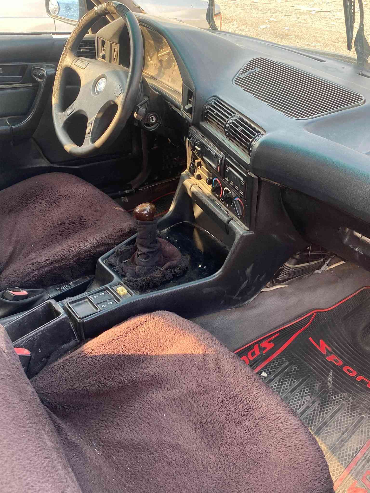 للبيع: بي ام دبليو (BMW)
الموديل: 1991
 الموقع: محافظة ديالى - جلولاء
 السعر: 45 ورقة (وفيها مجال بسيط للطيبين)
 رقم التواصل: ***********
السيارة متواجدة في جلولاء للمعاينة، ولأي استفسار عن التفاصيل والتطبيبات يرجى الاتصال على الرقم أعلاه.
