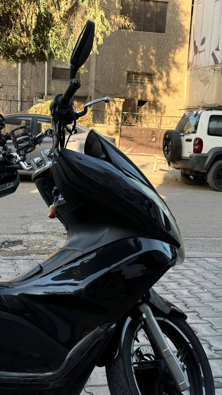 سلام عليكم شباب دراجهPCX للبيع فقط دراجه كله شغاله ياباني مكينة جديدة ممفتوحة بركات شغاله بيه نواقص بسيطة كلش متكلف عنواني بغداد الكرادة او دورة سعره 1100000/هاذة رقمي الشراي يتصل ***********
