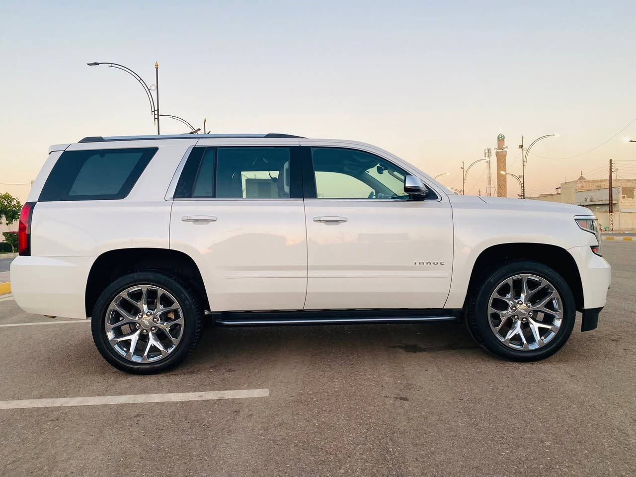 للبيع او مراوس حسب القناعه 
الفخامة و الهيبة الامريكية 🔥🔥
Chevrolet Tahoe 2020.
 تاهو ٢٠٢٠
مواصفات Premier اعلى فئه بالتاهو 
لون الداخل جملي 
داتا شو الشاشه الاكبر حجم ثلاثه ازرار تحكم 
بالداتا شو 
تحكم بمستوى السكليتر والبريك من الدشبول 
مقاعد تدفئة و تبريد
خزن ميمور
فتحة سقف 
شاحن لاسلكي
شاشة كبيرة
داتاشو
ثلاجة تبريد ومجمد
كاميرة بالمراة الامامية
مكينة ٨سلندر حجم ٥.٣لتر 
ماشية١٢٣ الف كم و بحالة جداً ممتازة 
السيارة مكفولة بدون دعم و صبغ و اخر سيرفس في وكالة المنصور يعني السيارة كاملة مكملة 
السياره تخم تاير تخم ويل كروم بدون اي ملاحضه بجسم السياره بالداخل والخارج السياره اني مالكها الثاني وعلى ايد وحده جديده جداً وبالخير على الي اصير من نصيبه سياره جديده وحيل حلوه نصبتها 
رقم بغداد باسمي  الدولي و اكيد شرط التحويل
سعر السيارة فقط 385 بيها مجال للطيبين

السيارة موجودة بالانبار - الرمادي اي استفسار اتصل علي الرقم 
((***********))
