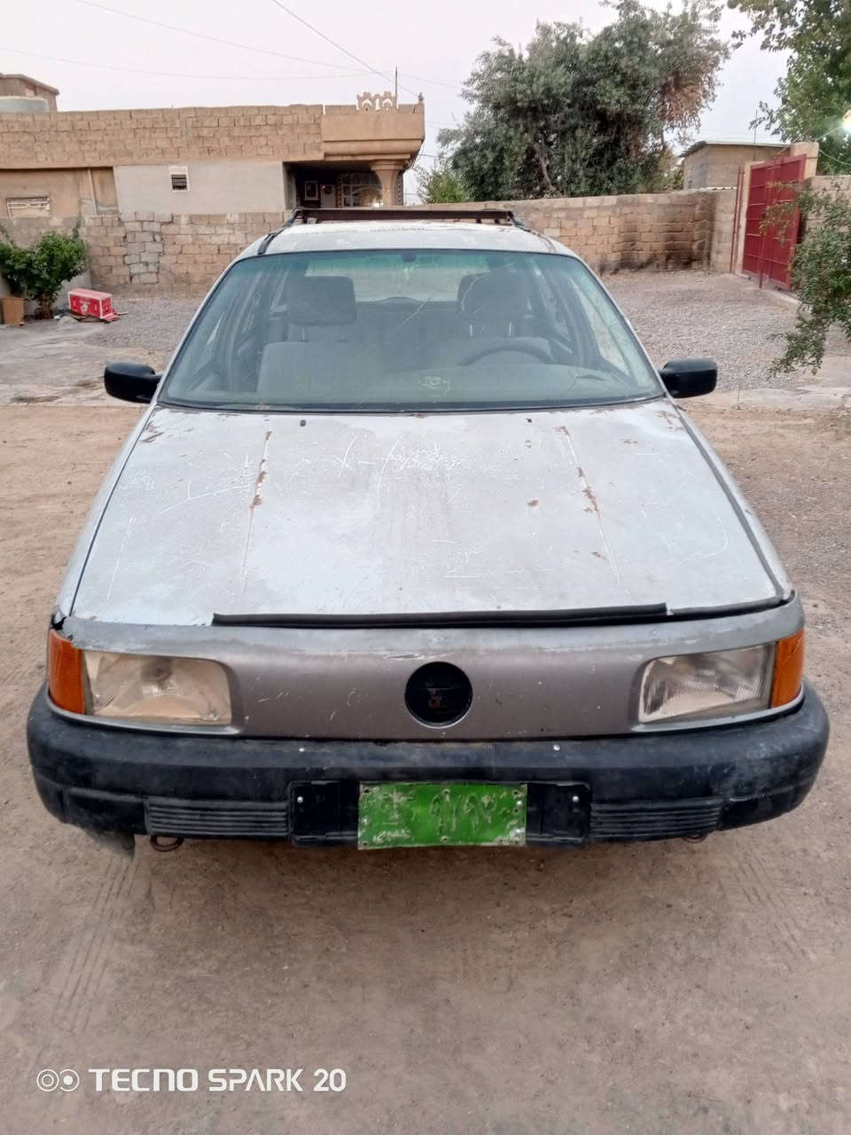 سياره باسات للبيع شرط شقاله
محرك دمعه
بطاري جديد 
صدر جدام وره جدد
السعر مليون 250 وبيه مجال 
‏‪***********‬‏

نص مكتوب في الصور:
- TECNO SPARK 20