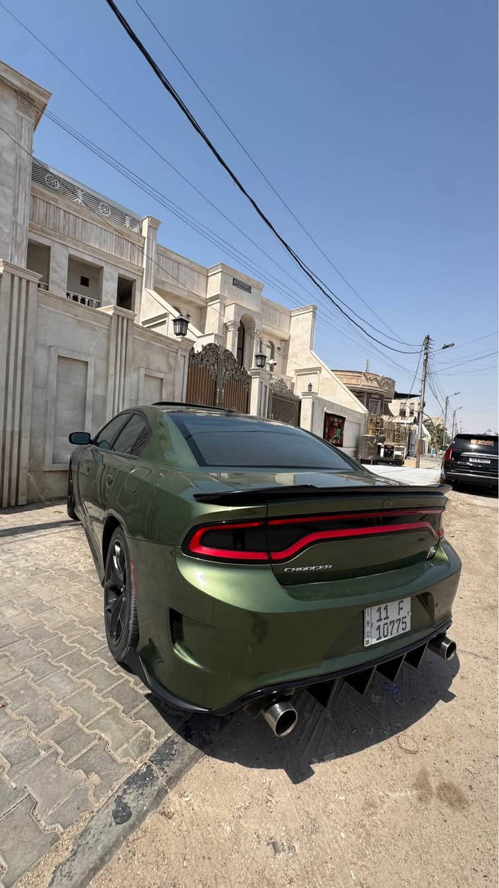 سلام عليكم للبيع المكان البصرة 
جارجر زيتوني SXT 2019 بلاص سوبر تراك 
الحادث : بسيط جاملغ وبنيد من امريكا بدون شاصي وبدون ايرباك (سليم) 
وهنا بالعراق شبر ع كد الايد بالجاملغ الامامي مال السايق
مكينه وتبريد كفالة 
(بيها مشكلة بالگير مرات يلطش ؏ نمرة ويقفل عليها
لازم ارجع اطفي السيارة واشغلها وترجع طبيعي ) 
رقم بغداد باسمي تحويل مباشر ماشيه 94 ميل 
السعر (210) مجال بسيط
***********
كت دعاميات وبنيد SRT
عدسات زرع تغيري جميع الالون
شاشة كار بلي 
تخم تاير ويل 20
صور الحادث بالمنشور
السياره فول سلايت روف فتحه
كاميرا حساس خلفي تحكم ستيرن 
تشغيل عن بعد
وباقي مواصفات الجارجر عدى الجلد
السيارة استخدام شخصي البصرة, العراق
