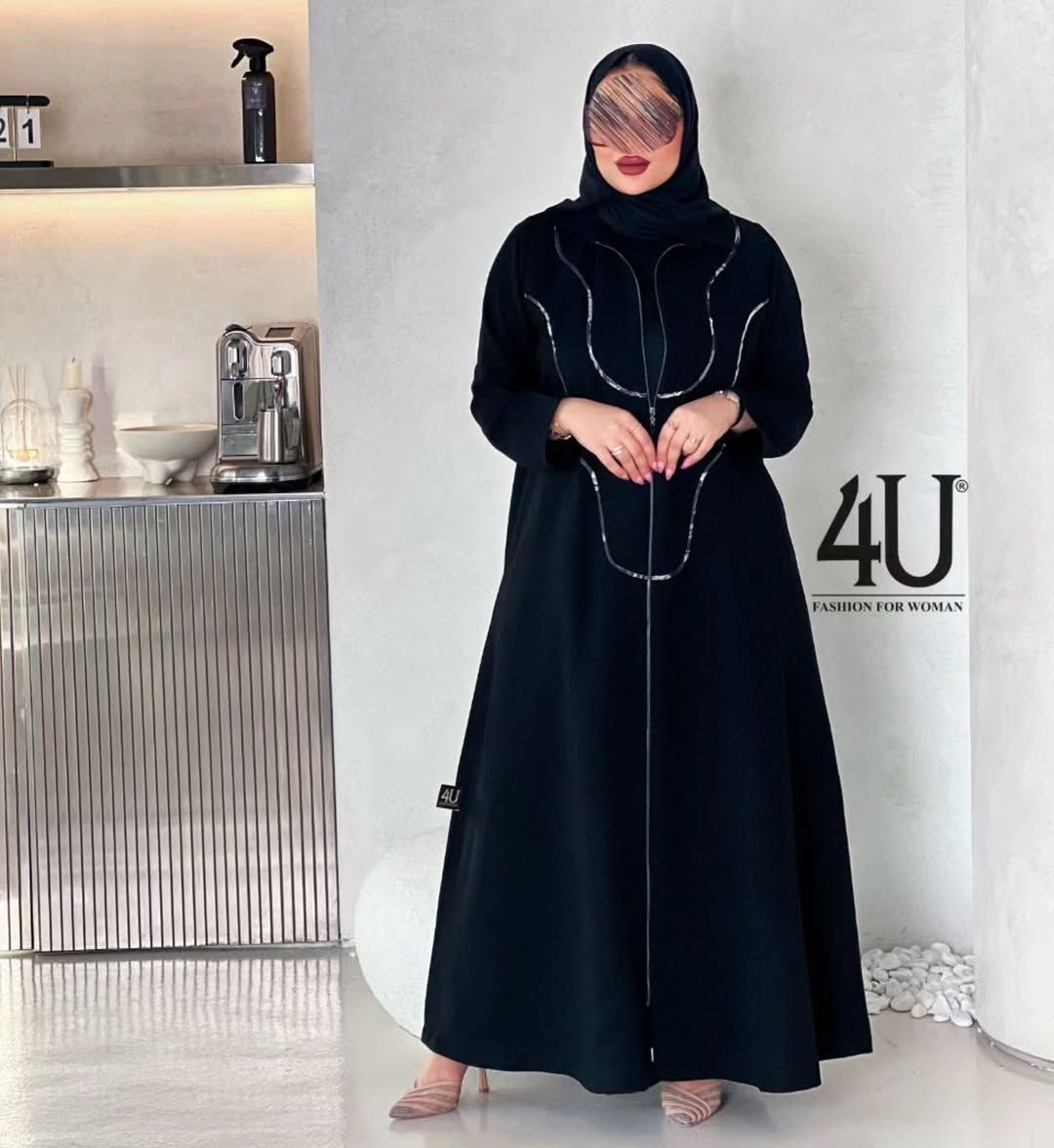 من تصاميم فور يو. 
  عبايه الدوامات العمليه سحاب 
  على طول العبايه .ياخه قميص.
 تطعيم قماش حبل مبروم في الصدر.
 مع شال جميع القياسات

نص مكتوب في الصور:
- 4U FASHION FOR WOMAN