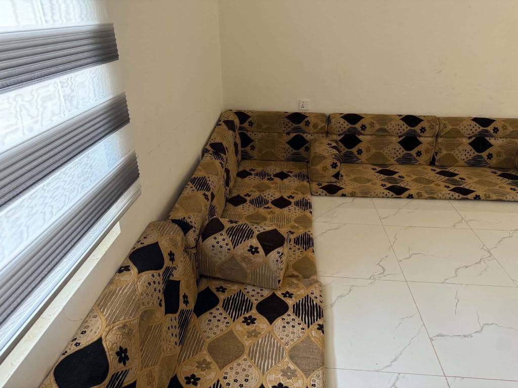 جلسه سعوديه الاصليه حبيبات مضغوطه وجهين نضيفه 12 متر سعر 160 المكان مجمع الاميرات لاتصال *********** النجف, العراق
