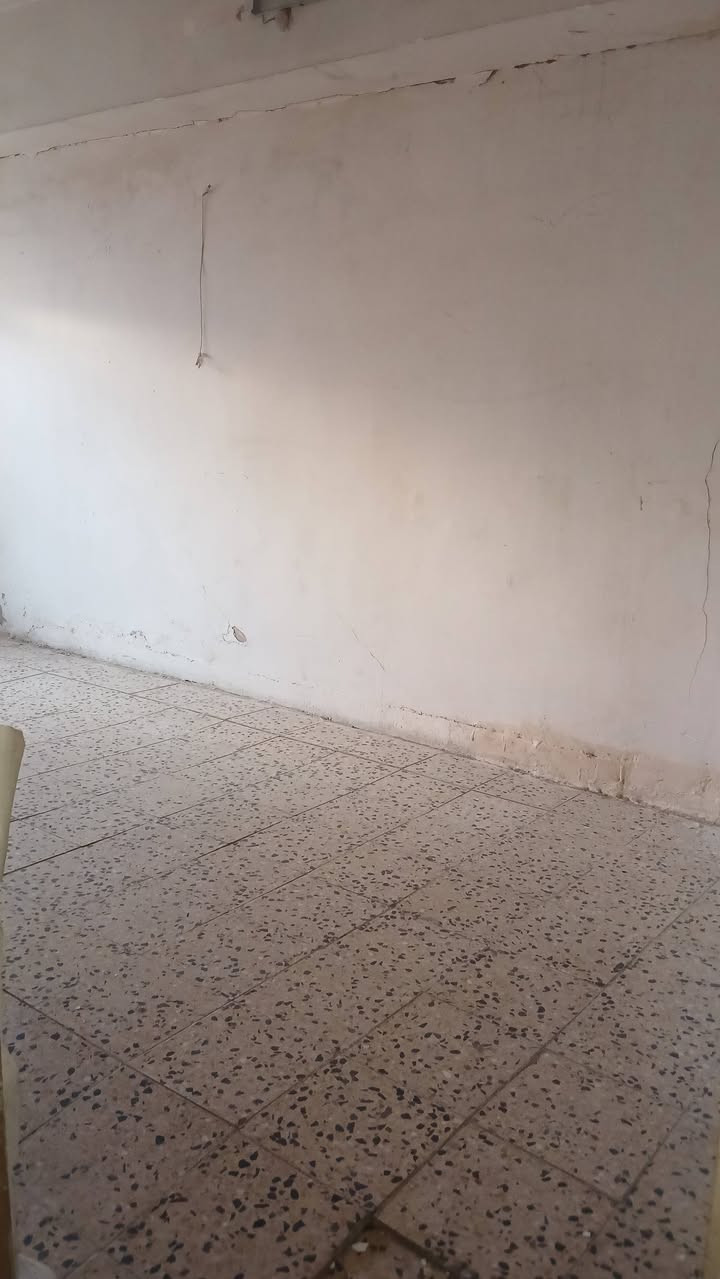السلام عليكم شقه للايجار في حي العامل الأولى شارع ٣٠ قرب حسينية  المهدي  او الكفيل
الشقة تحتوي على غرفتين وهول مطبخ وحمام نظيفه 

اي استفسار اتصل على الأرقام الموجوده 

***********

***********
