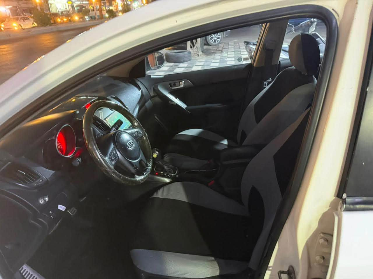 � للبيع كيا سيراتو هاتشباك 2012 | 2.0 DOHC 🔥

🚘 المواصفات:
• موديل 2012
• هاتشباك
• محرك 2000cc DOHC
• 4 سلندر
• قير أوتوماتيك
• دفع أمامي
• تكييف
• ABS + Airbags
• كهرباء كاملة
• جنوط
• داخلية مرتبة
• لوحات أربيل
• السنوية جديدة

⭐ السيارة جاهزة للاستخدام وما تحتاج صرف مباشر

💰 السعر: [٧٩ وبي مجال ]
📍 الموقع: بغداد
📞 للاستفسار: [***********] واتساب فقط

