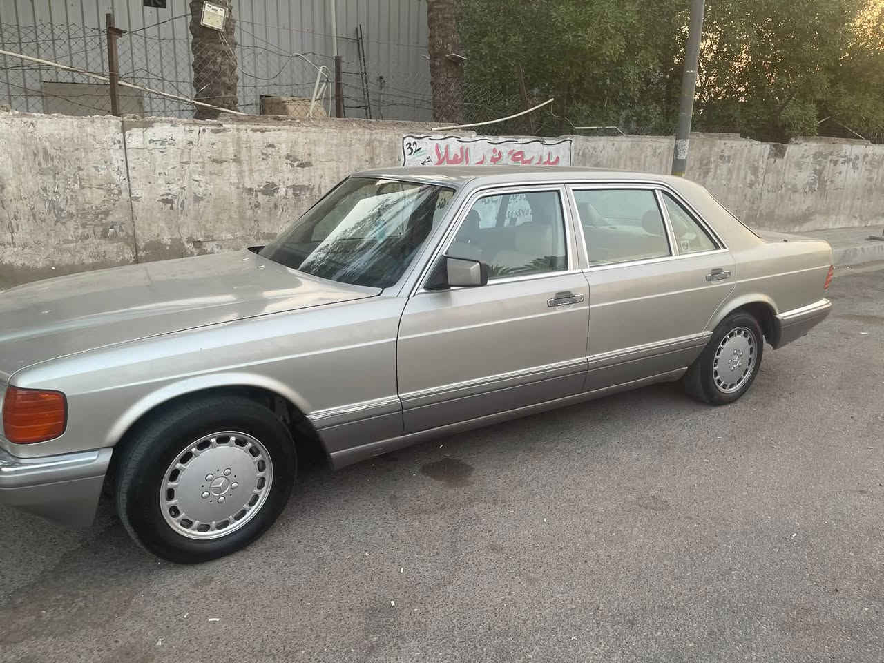 بسم الله الرحمن الرحيم 🤍
من رخصة الأدمن المحترم

🚘 مرسيدس جامبو SEL 300 للبيع

📌 الموديل: 1991
📌 السنوية والتكمة: أصلي 91
📌 الأرقام: دولية
📌 السنوية: لحد 2031
📌 الممشى: 77 ألف كم حقيقي

🔥 السيارة جديدة وبلادية، أكرر جديدة وبلادية
كانت منفيس ومكفولة من القص واللحيم.

✨ المواصفات:
• غرفة جلد
• جامات كهرباء
• كشنات كهرباء
• أريل كهرباء
• سلايد روف
• دبل مروحة راديتر
• مسجل وراديو بلادي شركة
• تحكم سرعة
• تبريد بيانو ثلج والله ❄️
• كلشي بيها بلادي وأصلي

😍 السيارة مرتبة وتحفة ونصبة تخبل، ونظافتها تبين من أول نظرة.

💰 السعر: 150$ وبيها مجال بسيط
  اعادة 
النشر بسبب الوعود الكااااذبه 
📍 مكان السيارة: بغداد

📞 الهاتف: ***********
