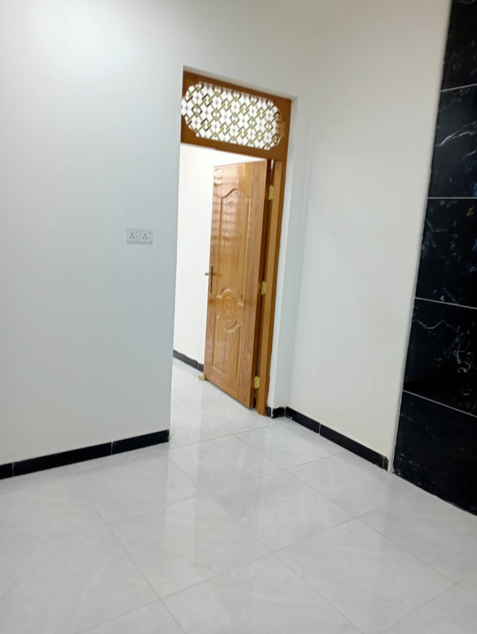 للبيع  دار [ ١٠٠م ] طابقين  

النجف ـــ حي ــ ميسان ــ منطقة ( ٢٢ )
قرب شارع الكيات
المحتويات
الطابق ـــ الاول 
غرفة ــ نوم + صاله + استقبال + مطبخ  + 
صحيات ــ داخلية + صحيات ــ خارجية +
منور عدد ٢ 
الطابق ــ الثاني 
غرفتين ــ نوم. +  صاله + صحيات + سطحين
السعر ١٥٠ مليون مع المجال

للاستفسار 
***********
