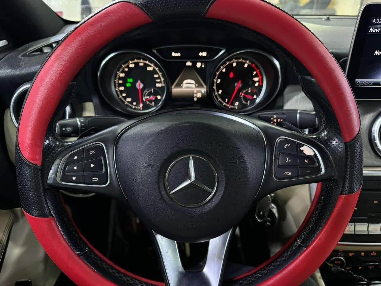 السلام عليكم 🇩🇪🇩🇪🇩🇪
mercedes _ benz 
‏Cla 250  
للبيع او مراوس 
ارغب حجم بهذا النوع 
موديل 2018  
ماشيه 95 
حجم المحرك 2000
يعني ٤ سلندر بانزين توربو 🚀🚀🚀🚀
صور حادث بالمنشور(من امريكا خدوش هنا بيه 4 قطع أبيع حزام)  
بيها صبغ باقماره من امريكا 
🛑 داخل  بيجي مميز رياضي
🛑 وياله amg 
🛑شاشه كبيره 
🛑 اناره داخليه متعدده 
🛑 مثبت سرعة cruise 
🛑 شفتات سترين  
🛑 اناره داخليه ١٣ لون 
🛑 سستم صوت مميز  harman
🛑 حساسات 
🛑 كشنات هيتر 
🛑 كشنات خزن ميموري 
مكانها  (( بسمايه  )) 
مكينه و كير كفاله
و بالعافية على اللي ياخذهه 🙏
السعر (133 ورقه )
***********
