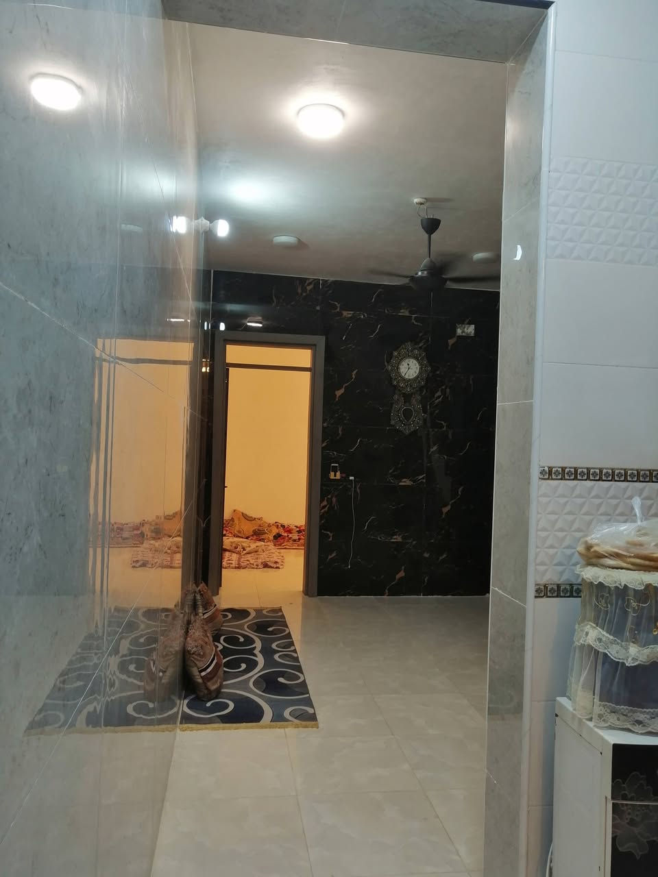 دار مساحه ١٠٠ متر طابقين طابو صرف حي ميسان قطاع ٢٣ بناء حديث صب كونكريت على ساحه وثاني بيت عن شارع الكيات مكان مميز بيع او مراوس للستفسار اتصل ***********
