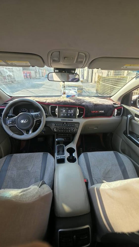 السلام عليكم كيا سبورتج للبيع 2019 lx ماشية 60 الف ميل ، وارد امريكي ، مكينة GDI 2400 cc ، بيها بنيد مبدل و دعامية و الباقي بيها رصعات بسيطة موضحة بالصور السيارة نظيفة، نص مواصفات ، غرفتها 100/100 ، سيارة مال جناي ، سعرها 160$ و بيها مجال للتفاوض 
للاتصال :*********** بغداد, العراق
