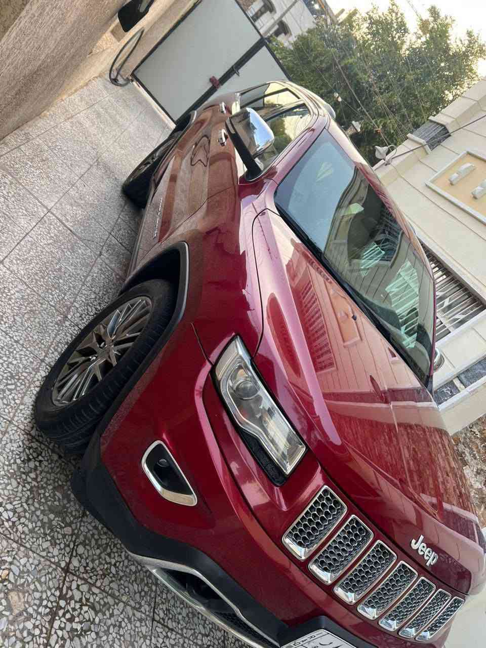 جيب لاريدو ١٤ فول 
بيها نص جاملغ خلفي صبغ 
ويل سومنت اصلي 
سياره كلين تايتل وعندي تقريرها 
رقم بغداد 
السعر ٢٠٠ بيها مجال
***********
