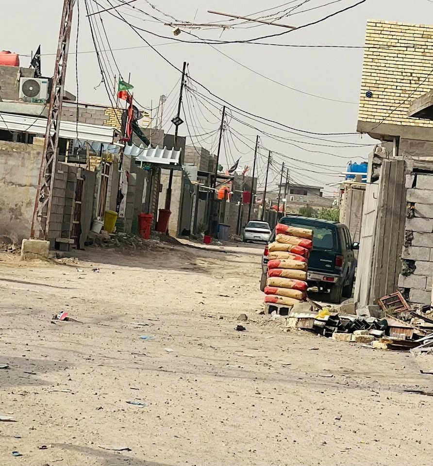 ياالله 
اللهم صلي على محمد وال محمد
بيت هيكل للبيع مساحته 272 متر 
وجهه 16 متر النزال 17 متر 
قانون 25 معامله كامله مال تطويب
البيت يحتوي
غرف عدد 2
منور+ حمام
صاله+ مطبخ
استقبال وعندك الحديقه نزال خمسه متر صافي 
العنوان حي زليزل مجاور حسين صبري 
البيت صاير ركن على شارعين الشارع الأول من جهه ملعب هشام زليزل الشارع الثاني مقابيل ابو عبدالله القريشي
اتصال 📱 ***********
