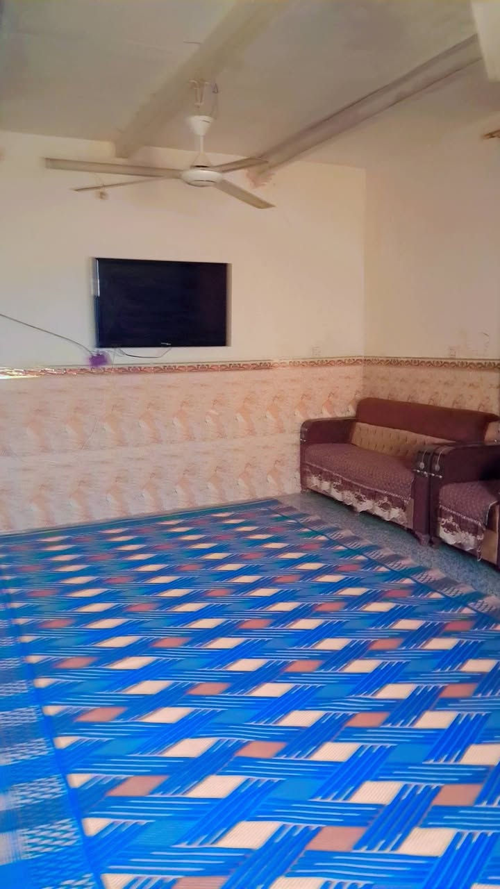 للبيع بيت مساحه ٣٥٠ مع حديقه وكراج ويحتوي لبيت على ٣ غرف نوم ستقبال مطبخ صحيات داخليه وخارجيه مع قطعه ارض ٥٠٠ متر ***********
