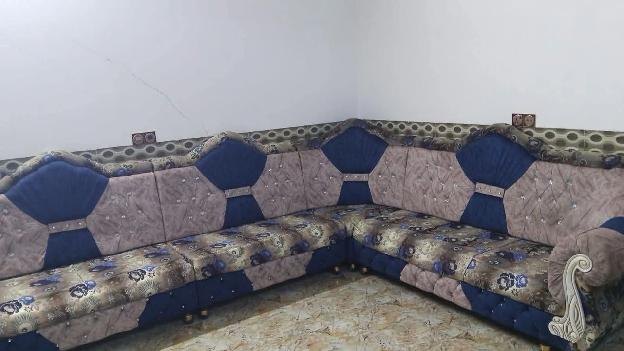 ديوان للبيع خشب عراقي ثقيل 9 امتار مكلف بالنشر للاستفسار *********** متوفر واتساب
