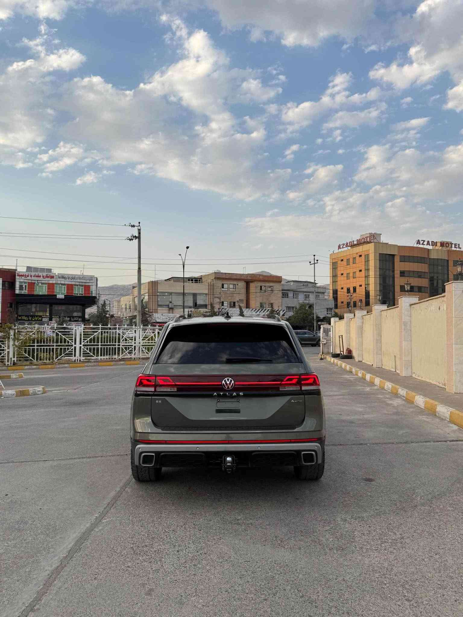 𝐀𝐓𝐋𝐀𝐒-PEAK 𝐄𝐃𝐈𝐓𝐈𝐎𝐍 
دوخل ابراهيم — كلين تايتل
مودیل : 2024موبايل ***********
عدد المقاعد : ٧ راکب
بدون صبغ ✅ بدون تبديل ✅ مكفولة كفالة عامة ✅
فقط مكان صغير باب تعديل PDR
كافة الايرباكات سليمة 100%
المواصفات :  داخل 27 لون 
PEAK 𝐄𝐃𝐈𝐓𝐈𝐎𝐍
فول فول مواصفات 1/1
فتحە سقف بـــانـــورمـــا
دبل اكسل دفع رباعي 
بــــردات ابواب بلادي
کیـــج الکـــترونـــی
ابواب بصـــمە
بصمە تشـــغـــیل 
تشغیل عن بعد (𝐑𝐄𝐌𝐎𝐓𝐄 𝐒𝐓𝐀𝐑𝐓)
شاشە دشبول دیجیتال
شحن وایـــرلیـــس
کـــامیـــرا
هاند بریك بصمە
اوتو هولد (𝐀𝐔𝐓𝐎 𝐇𝐎𝐋𝐃)
اوتو بارك (𝐀𝐔𝐓𝐎 𝐏𝐀𝐑𝐊)
اوتو ستارت (𝐀𝐔𝐓𝐎 𝐒𝐓𝐀𝐑𝐓)
اوتو ستوب (𝐀𝐔𝐓𝐎 𝐒𝐓𝐎𝐏)
رادار امامي (تحدید مسار)
رادار جانبي (نقاط عیماء)
رادار خلفي (التحذیر من الاصطدام)
حساسات امامي
حساسات جانبي
حساسات خلفي
نظام : 𝐆𝐏𝐒
نظام : 𝐄𝐂𝐎
نظام : 𝐂𝐎𝐌𝐅𝐎𝐑𝐓
نظام : 𝐒𝐏𝐎𝐑𝐓
نظام : 𝐂𝐔𝐒𝐓𝐎𝐌
كشنات جلد
كشنات كهرباء
كشنات تبريد
كشنات تدفئة
تحكمات استيرن
استيرن هيتر
تبريد لمس
تبريد مركزي
صندوق شفط کهرباء
لايتات (𝐋𝐄𝐃) لید عدسة زینون بلادي
بکلایتات (𝐋𝐄𝐃) لید بلادي
ویل کروم بلاك بلادي
*********** كورك
*********** زين واتس اب
1V2CR2CA8RC587979 رقم شاصي اكر, نينوى
