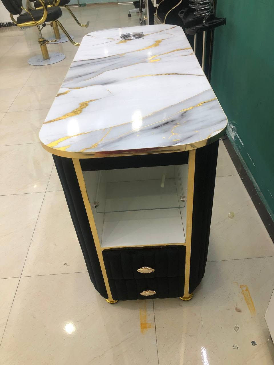 غراض صالون كامله استعمال قليل  للبيع بسعر 3مليون العنوان بغداد الكيارة للاستفسار ***********
