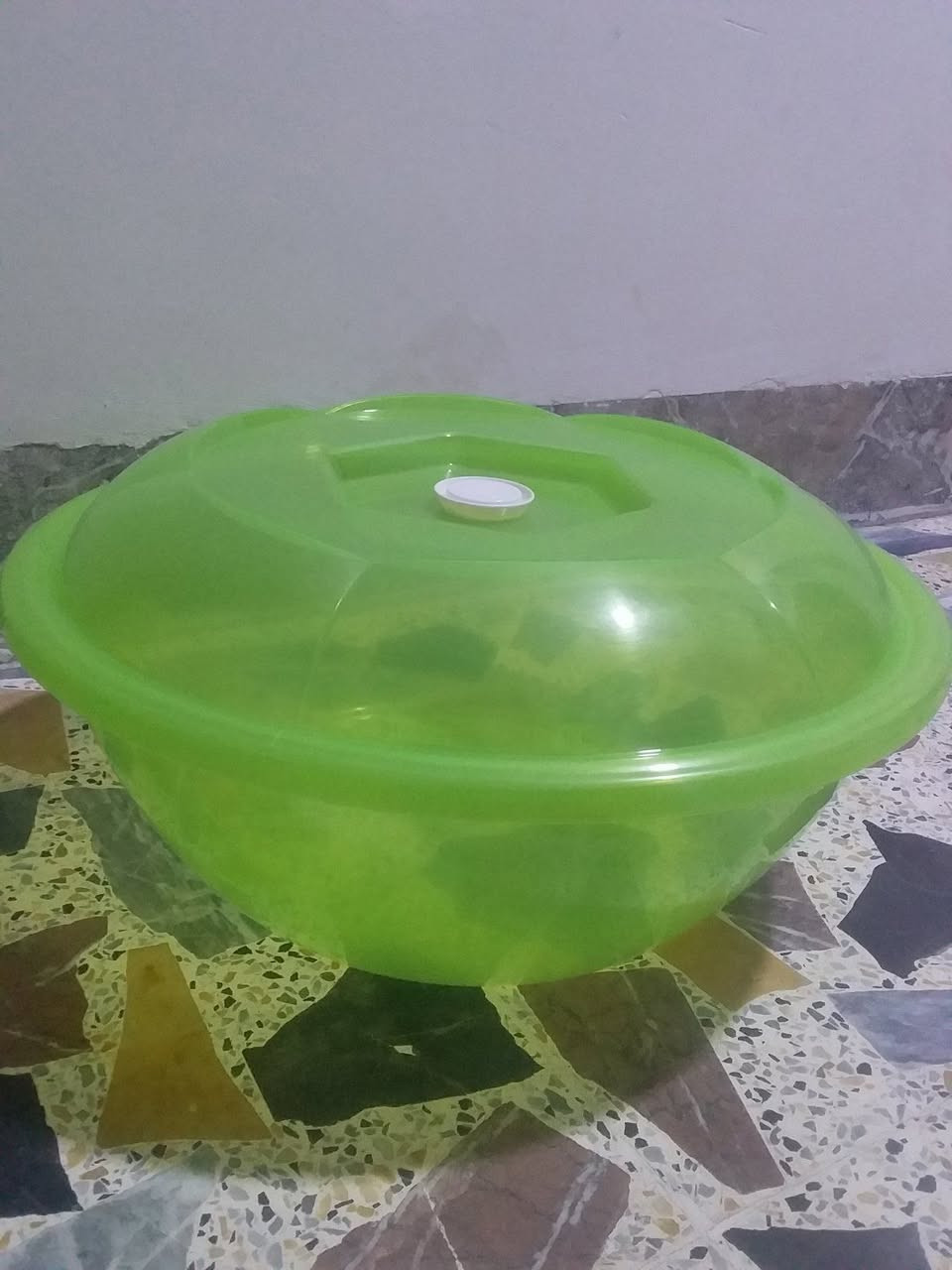 للبيع للبيع للاستفسار ***********
اغراض الميز. اب ٥ 
والتبسي. اب   ١٠ والله باب اول مال قبل 
والاوتي ٧  شرط شغاله والله  وانجان العجين  ٤
