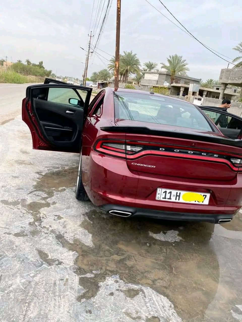 جارجر موديل 2020 فول فتحة وباقي المواصفات محرك ٦ سلندر رقم بغداد الجديد حادثها كلش بسيط وبدون ايرباك فقط هلال جاملغ خلفي ونرش جاملغ وباب ملاون وياه نرش وباب كلير  بدون حادث وحسبهن ٣ قطع حته لاتعبك كير محرك كفالة سيارة بجم كبس قطرة صبغ مبي  وبيها ملاحظات بسيطة ولمعتها اقوة من الصور 
سيارة ابد ممتعبتها استخدام شخصي باسم اخوية تحويل مباشر 
مكاني بغداد ***********
