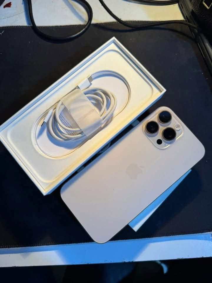 السلام عليكم 👋🏻👋🏻

ايفون للبيع 16 Pro max
ذاكره256 دبل سيمكارت غراضه كامله شخط ما بيه  بطاريه 92 الجهاز تاخذه من باب البيت واذا لكيت شخط واحد بي او طخه زغيره تاخذه ابلاش مكاني المنصور  السعر1300 وبي مجال كلش بسيط الجهاز دبل مو تك وغراضه كامله واعتذر على الاطاله وهذا رقمي بي واتس ***********
