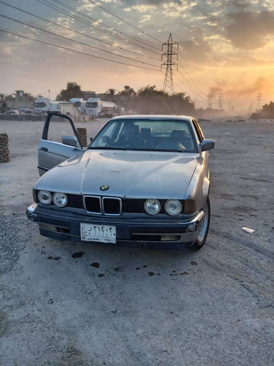 بي ام حجم ٧٣٥ كامل مواصفات
فتحة داخل جلد اسود تبريد قطعتين تدفأه تبريد كشنات 
تحكم كهربائي كشنات امامية
محرك حجم ٣.٥ كير كهربائي
الكشر بدون ضرر
صبغ عام جماليه
الرقم لوحات الماني 
السعر خاص 
 الاستفسار ***********
