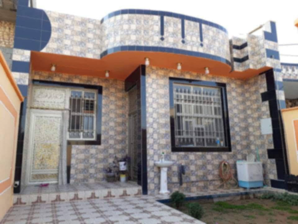 دار للبيع /بناء حديث/ الانبار/قضاء هيت  / نهاية الزهور الثانيه  خلف الشارع التبليط  الحولي خلف جامع البراق المشتل الاولى

صنف الارض / طابو صرف  صخري سند باسمي ✅✅فول سيراميك  بناء حديث 
تفاصيل البيت ꧁꧂
حديقه وكراج 🚗
صحيات داخلية وخارجية
غرفتين قياس 4×5 
صاله  قياس 4×5
مطبخ قياس 3×5
استقبال قياس 7×4
بيتونه قياس 7×2متر 
مساحة البيت  210متر ✅ بناء حديث ورباط مع السبالت
العرض 7ونص 
الطول 28 
#السعر١٢٥ مليون وبيه مجال للشراي للاستفسار رقمي *********** للاتصال او واتساب

