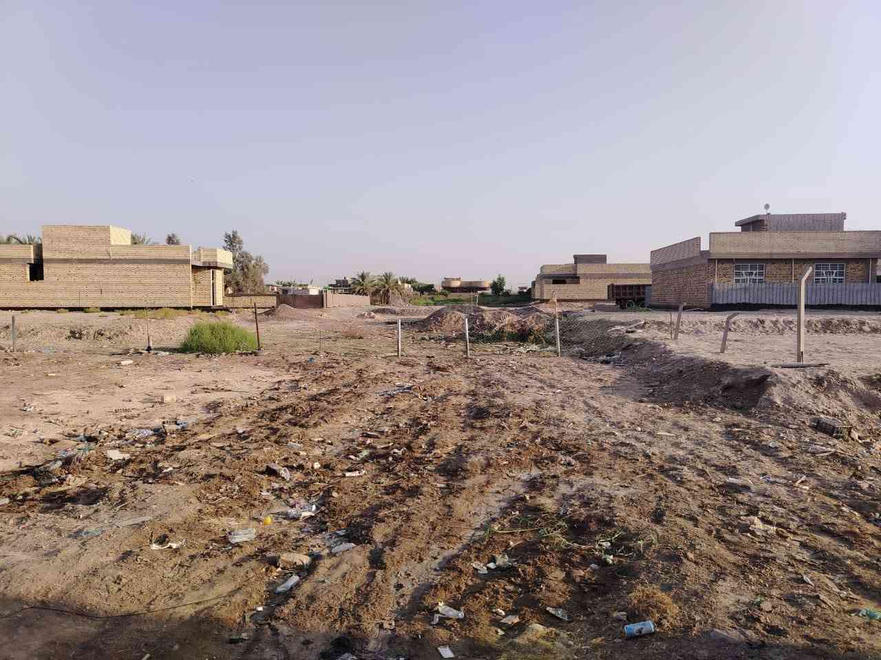 السلام عليكم 
قطعة ارض للبيع المساحه 650متر مربع على شارعين شارع 10 و الثاني 8 
المكان الكفل \المغيضبيه او المعامل تبعد عن شارع حله نجف 100 متر
و ترهم نصف المساحه حسب التفاق 
السعر 45 مليون 
للأستفسار ***********
