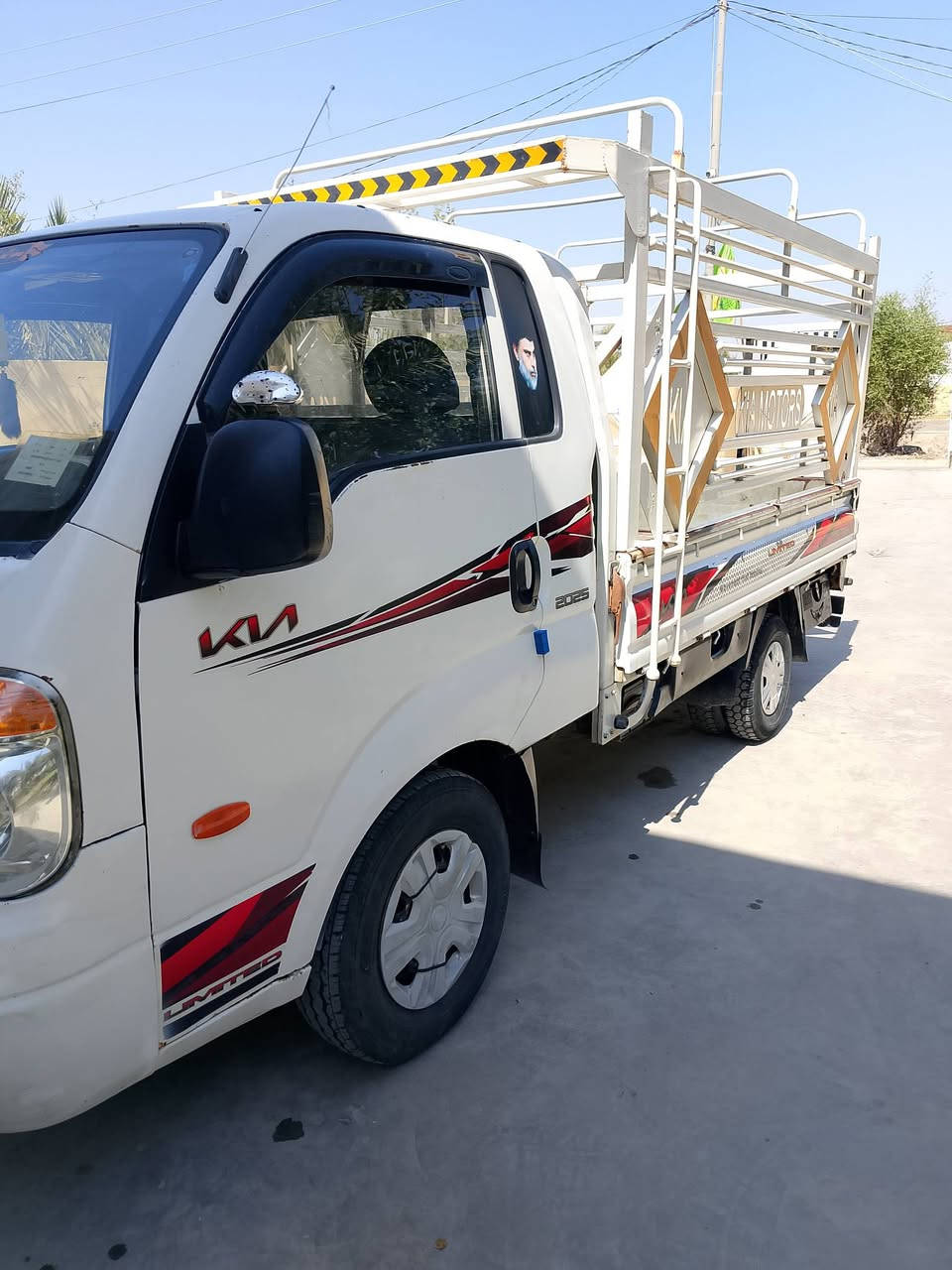سلام عليكم سعر 95 وبيه مجال وسنويه ما صاقده وبسمي رقم بقداد سياره نضيفه وجاهزه  مكانه ديوانيه بل شافعيه  نتصال عل رقم ***********

