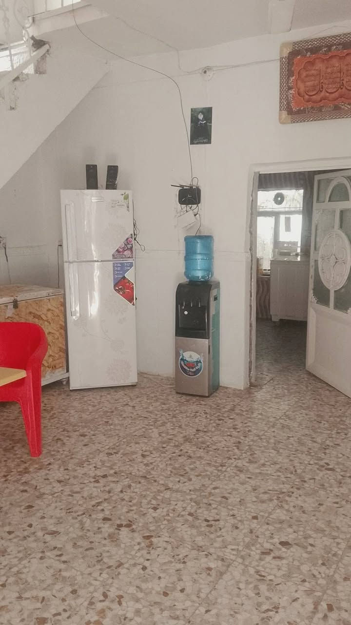 السلام عليكم بيت طابو صرف 100م مربع يتكون من ثلاث غرف نوم مطبخ وصاله وصحيات وستقبال العنوان حي العسكريه شرع 30 قرب مدرسة المسره الاستفسار على هذا رقم ‏‪***********‬‏
