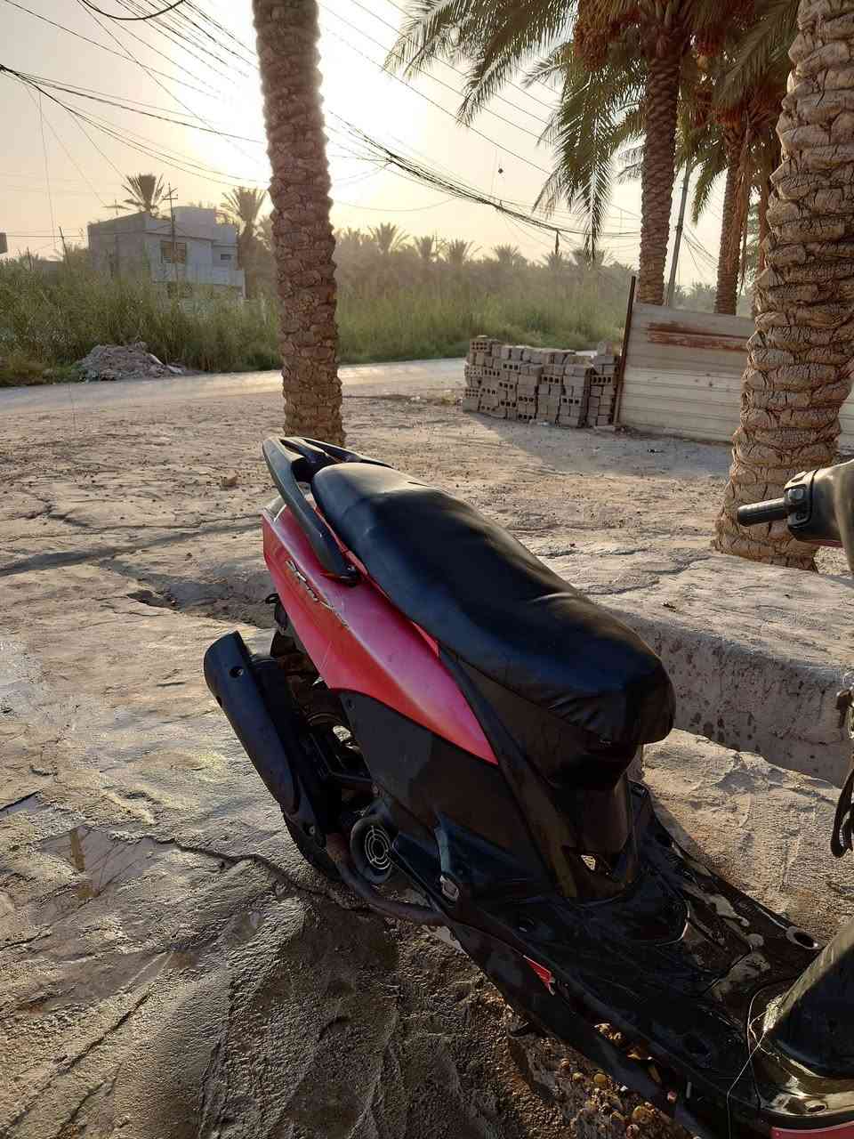 دراجة سكنس مكينه ياباني دراجة حلوة بيه خيط بحار نقص باتري س 300 وبيه مجال العنوان كربلاء بوبيات أسواق برتقاله شراي يتصل ***********  بي وات
